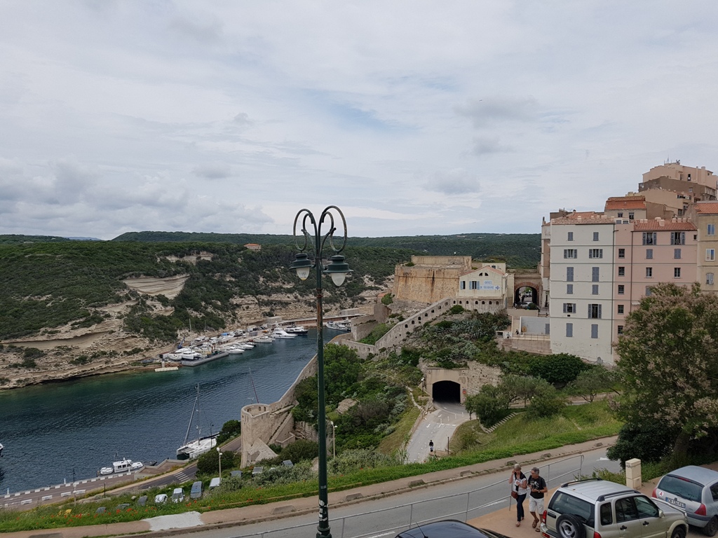 Bonifacio sous la pluie
