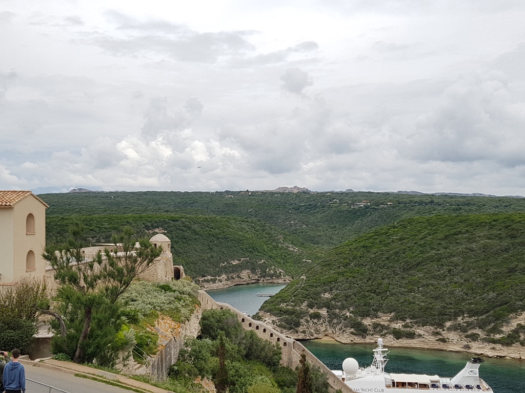 Bonifacio sous la pluie