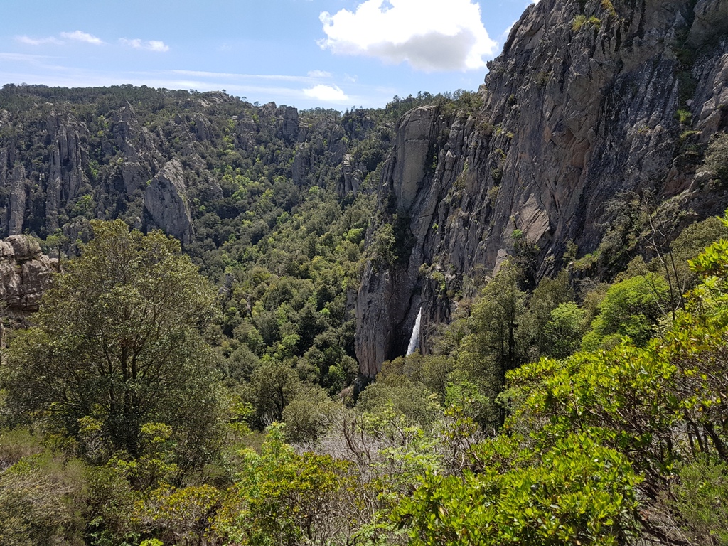 Vers la cascade
