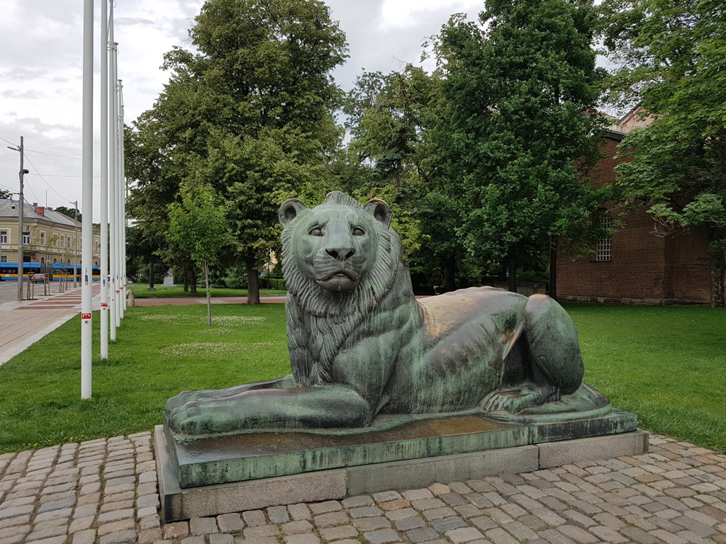 Statue de lion dans le parc de Sofia