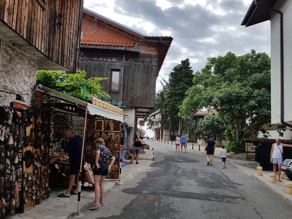 Nessabar: les boutiques à touristes sont omniprésentes