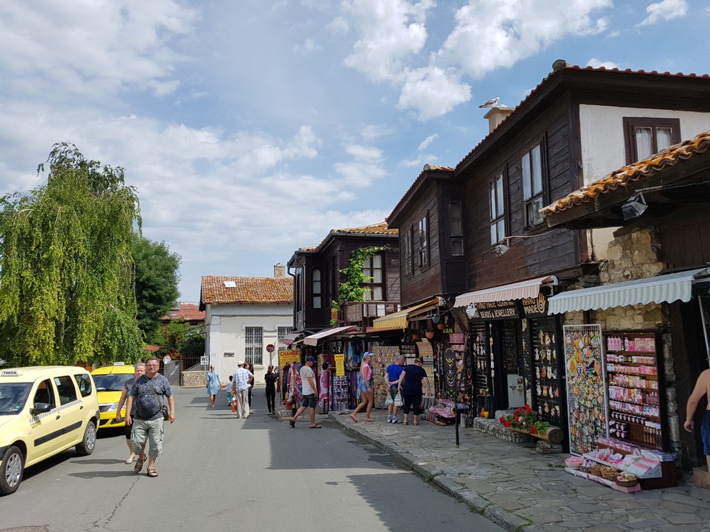 Nessabar: les boutiques à touristes sont omniprésentes